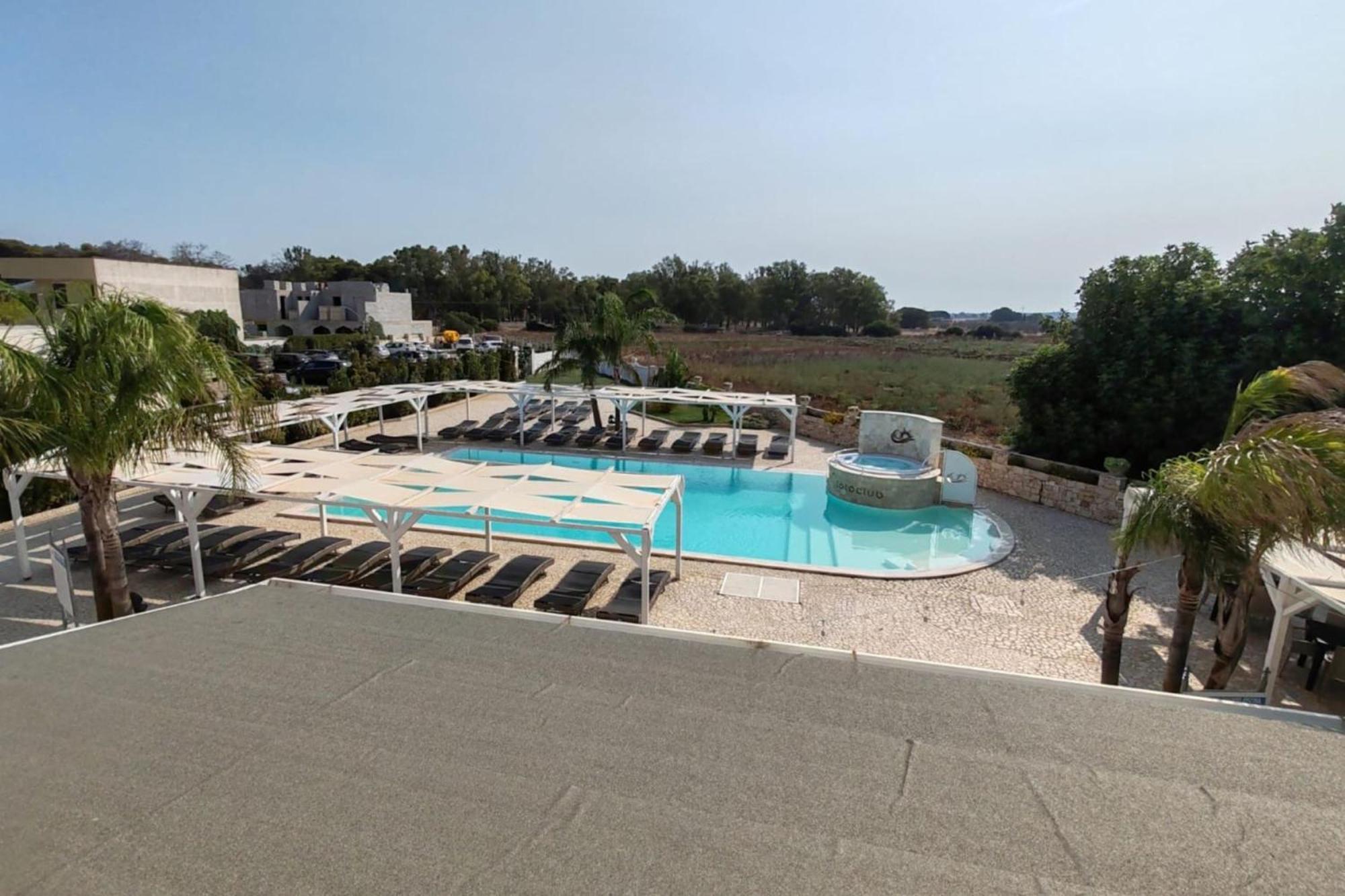 Pino Resort With Shared Pool Torre Lapillo Exterior photo